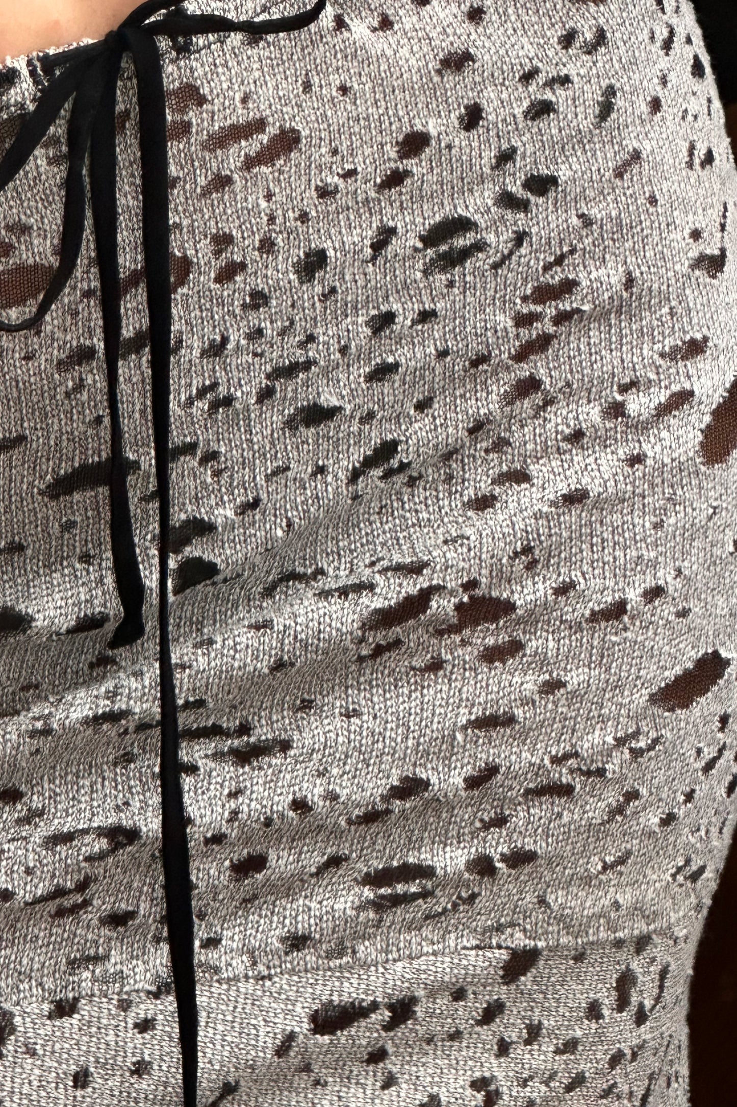 STRUKTURIERTER ROCK MIT ASYMMETRISCHEM SAUM
