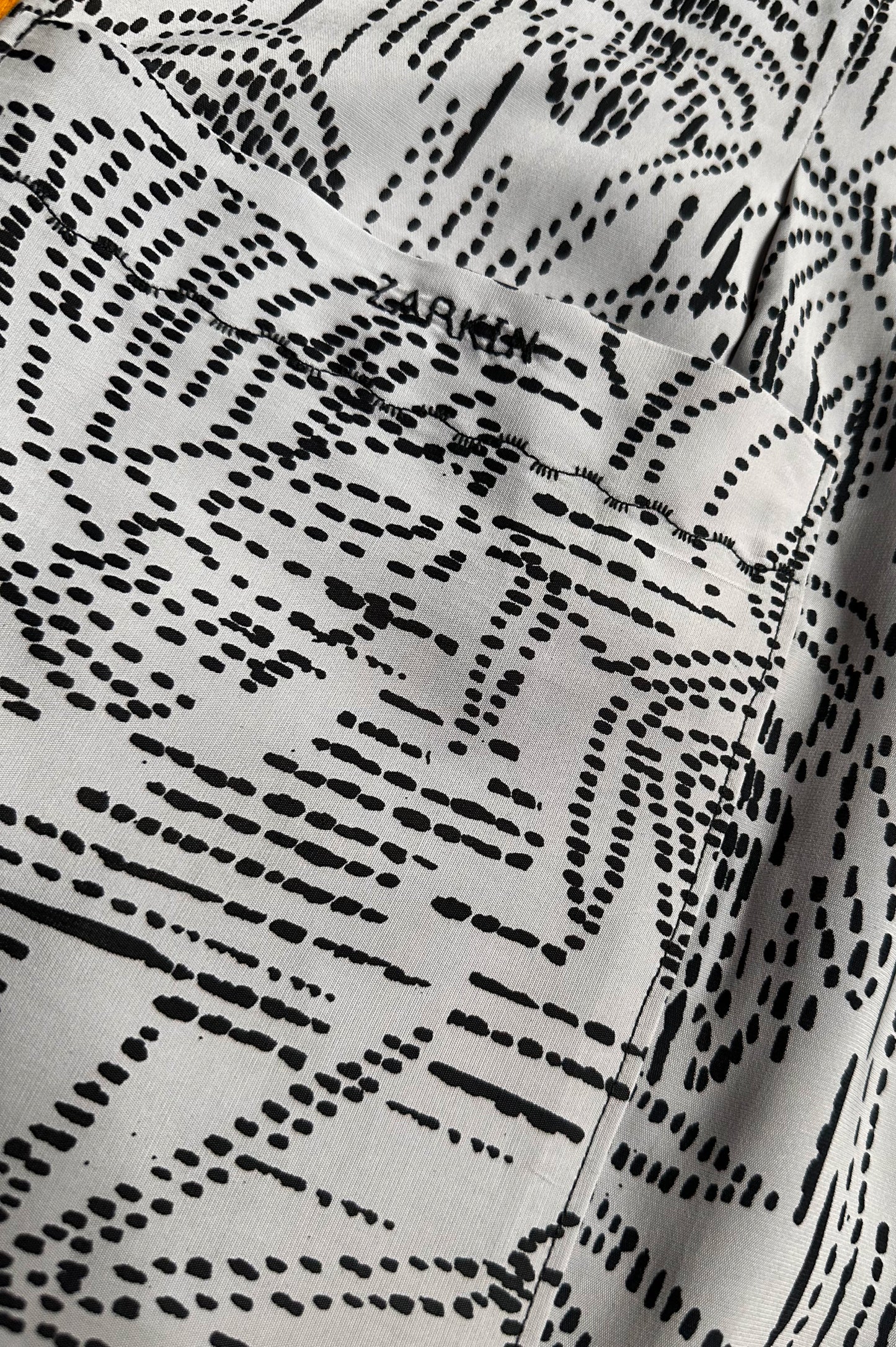 WRICKELROCK MIT STRUKTURPRINT UND TASCHENDETAIL