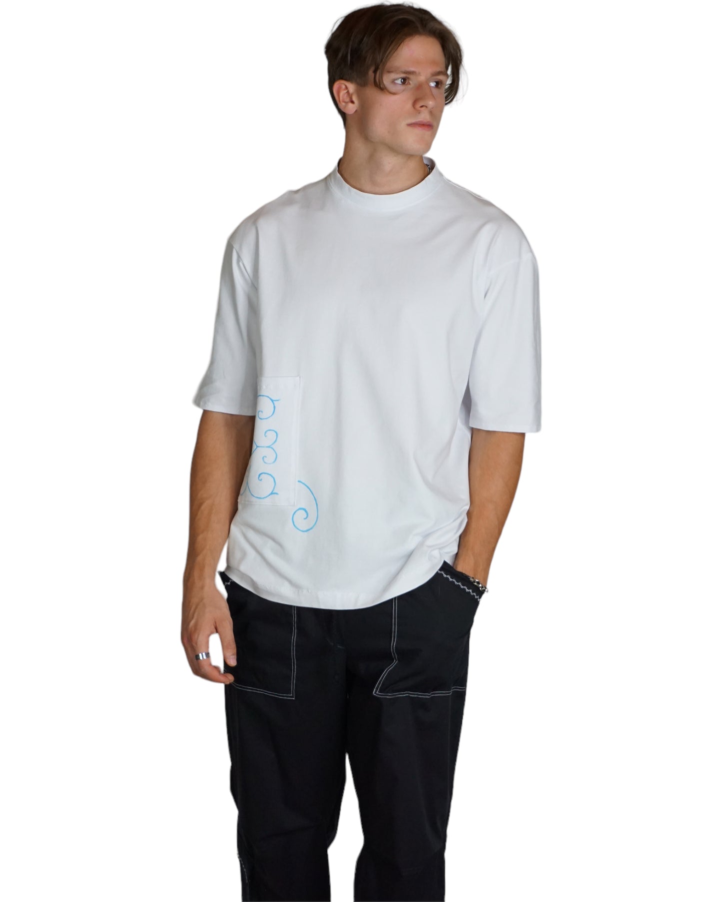 T-Shirt in weiß mit Stehkragen (Unisex)