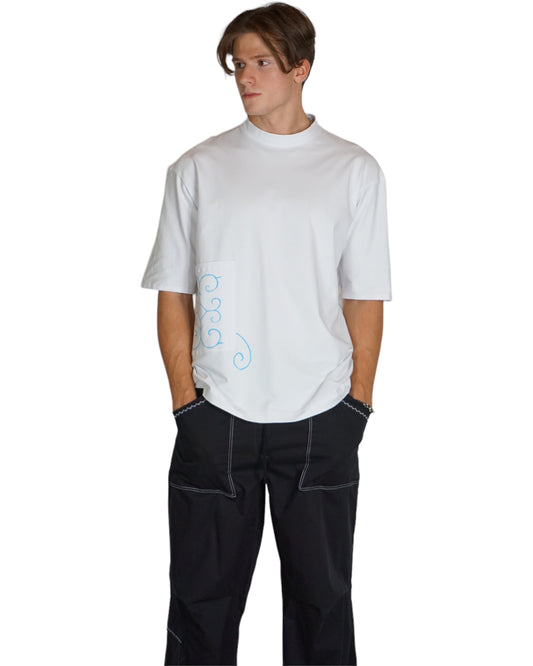 T-Shirt in weiß mit Stehkragen (Unisex)