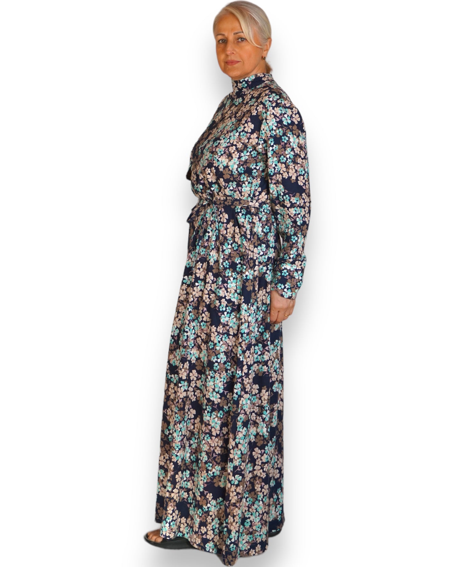 Langes Kleid mit Blumen