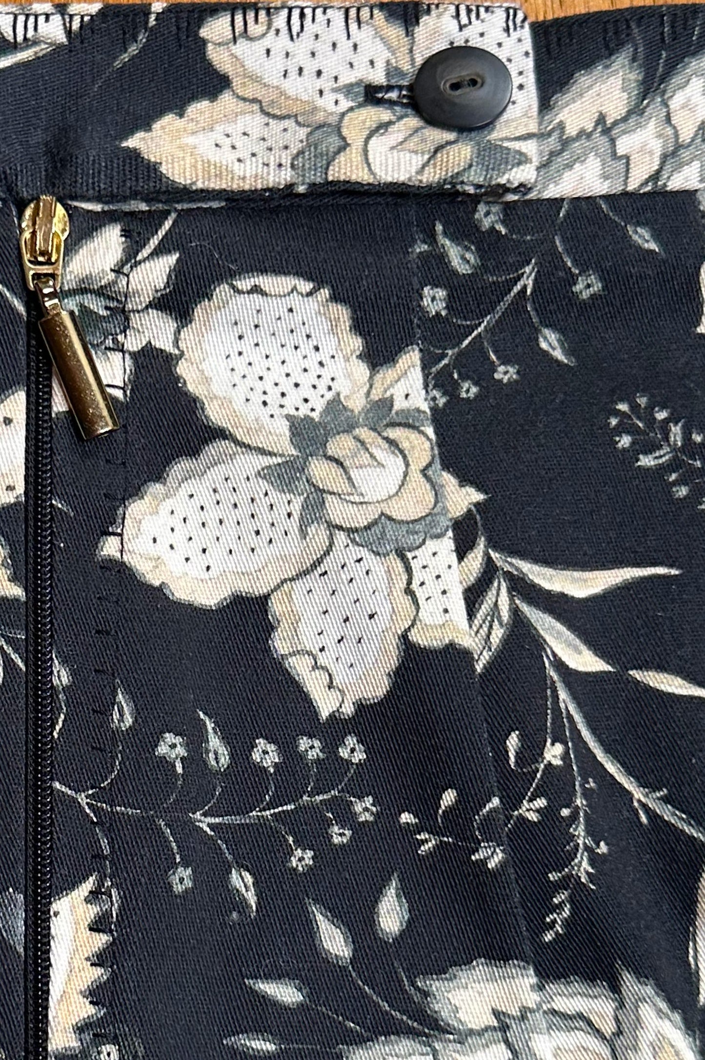 BOTANICAL MINIROCK MIT ASYMMETRISCHEM SAUM