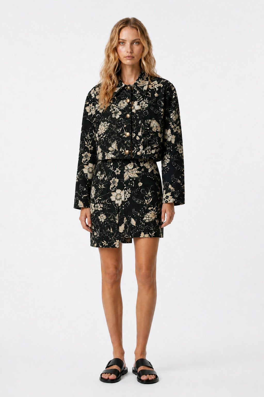CROPPED JACKE MIT BOTANISCHEM PRINT