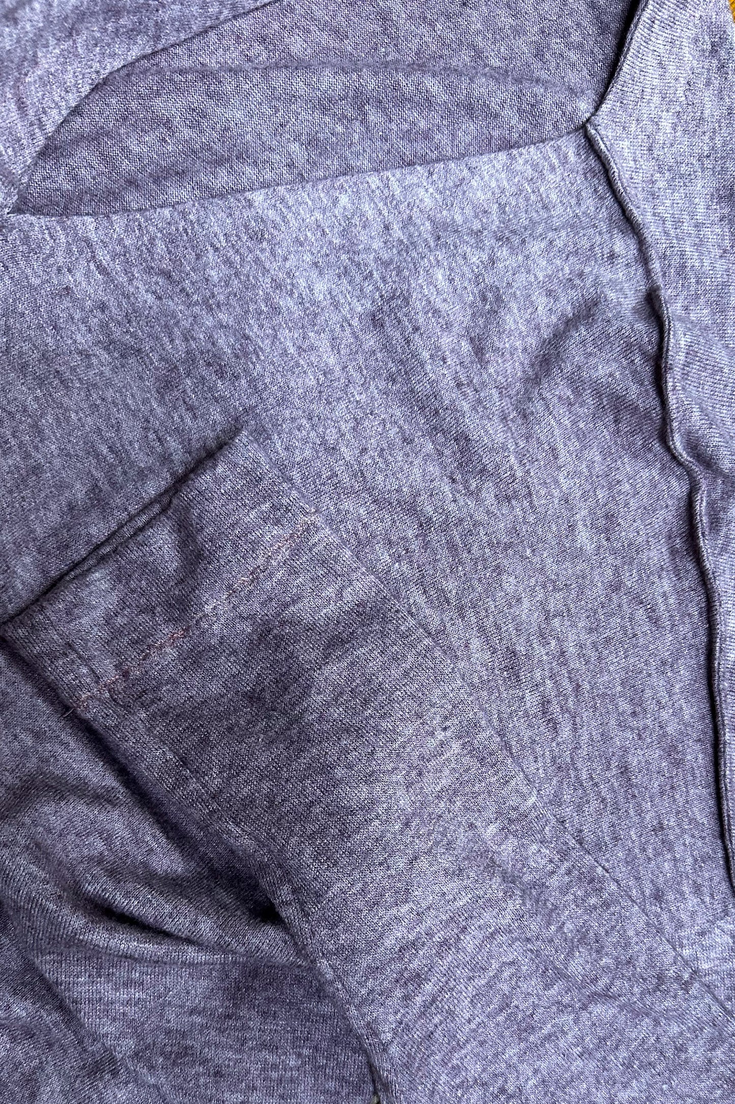 STRUKTURIERTES LONGSLEEVE MIT V-AUSSCHNITT